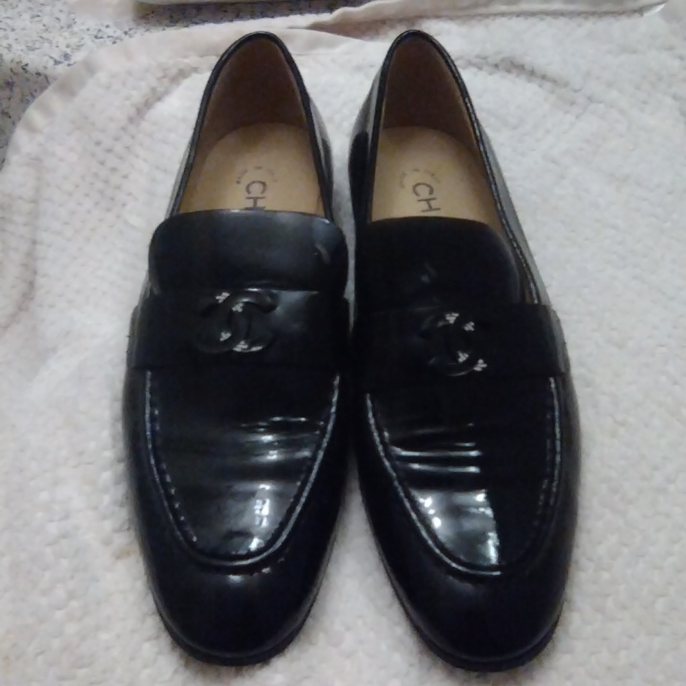 CHANEL Black Patent Calfskin Leather CC Logo Accent Loafers Flats Size 38C - Picture 2 of 4